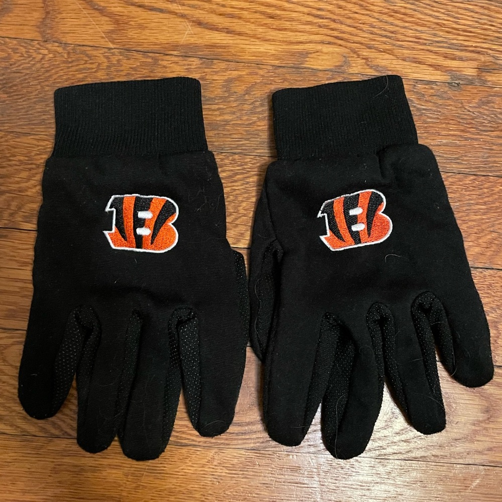 Embroidered Men’s Bengals Gloves